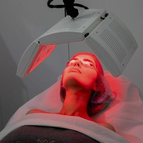 iS Clinical Gift Voucher: Fire & Ice Luxury Facial with LED Light Therapy