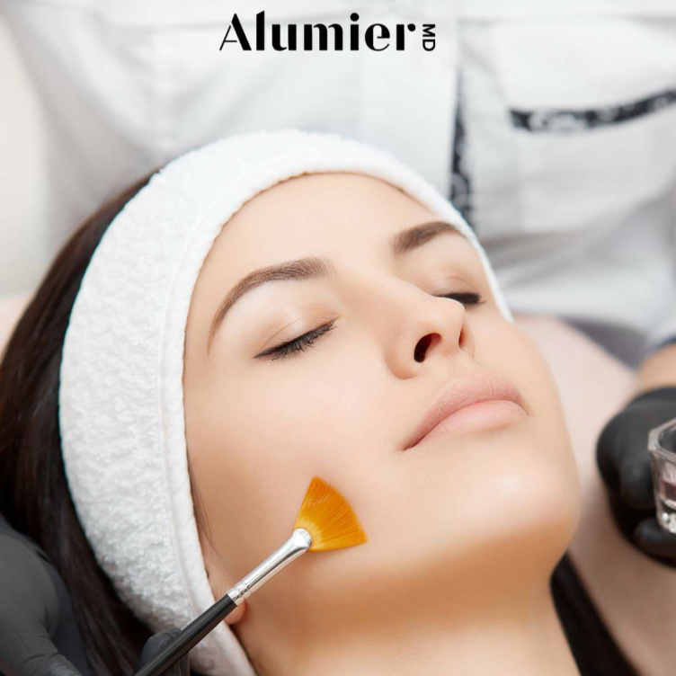 Any Luxury Bespoke Peel 45-Mins combined with an Advanced Skin Consultation