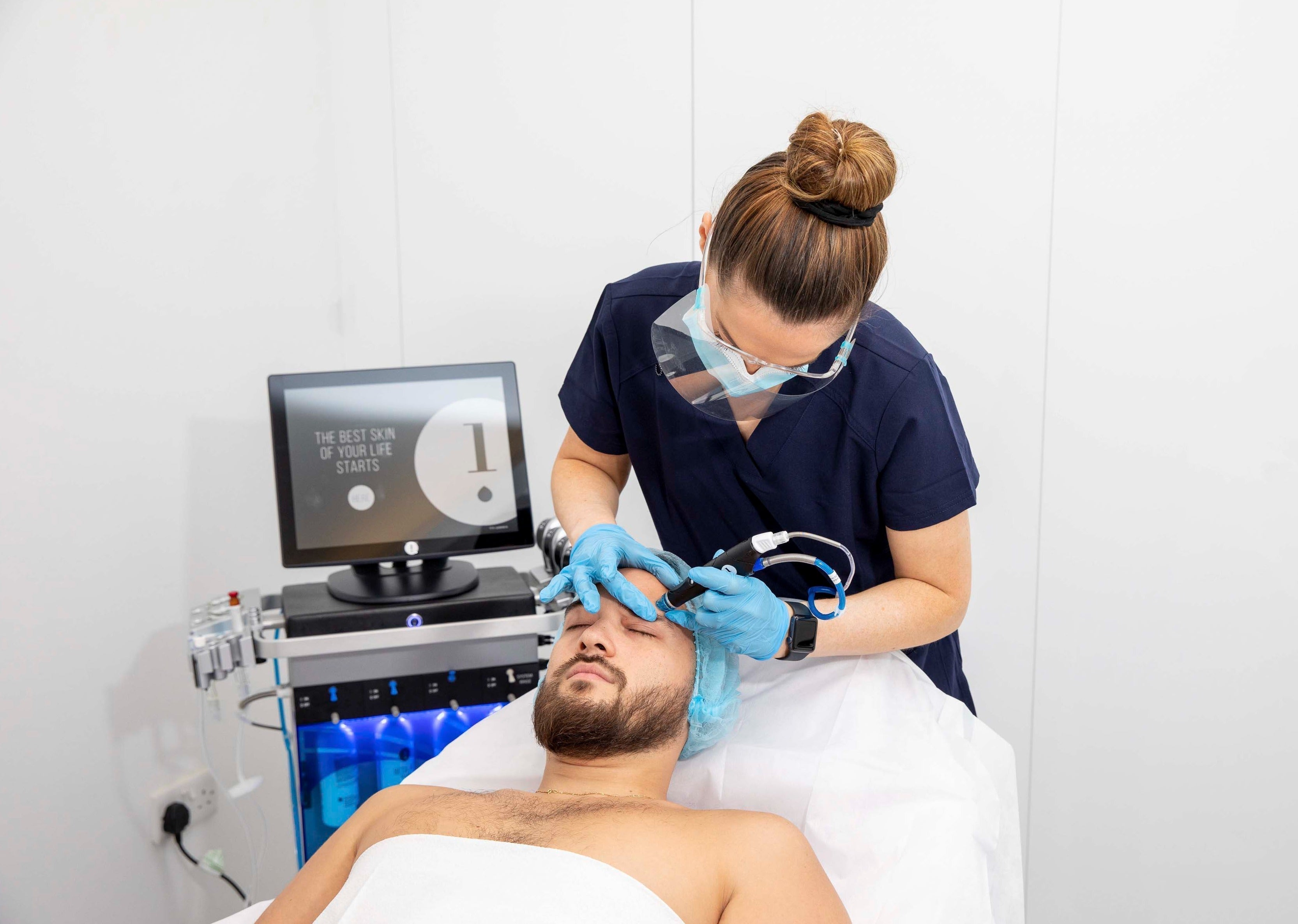 Signature HydraFacial 30-Mins course of 4 +LED Light Therapy & Lip or Eye Perks (save €240)