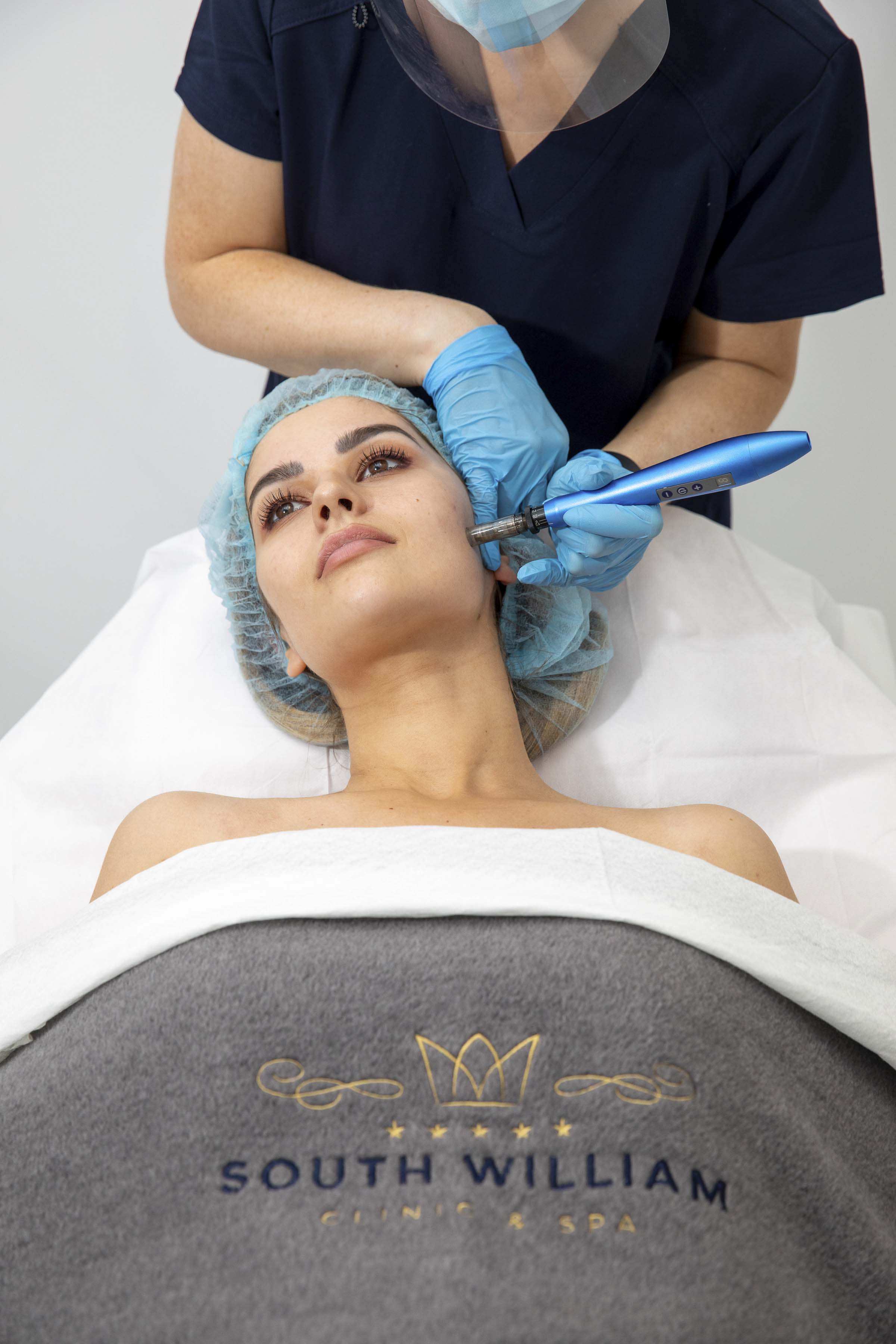 Dermapen Deluxe Microneedling Package with Uber Peel & LED Course of 3 (save €391)