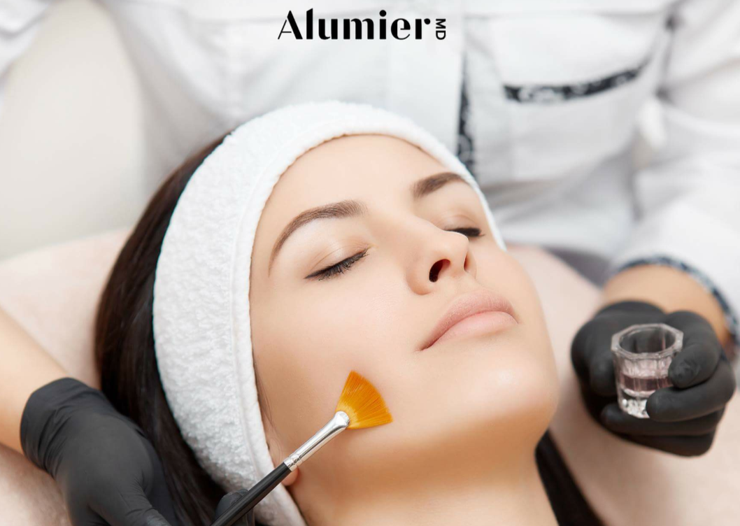 Any Luxury Bespoke Peel 45-Mins combined with an Advanced Skin Consultation