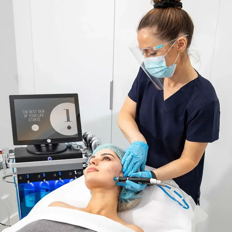 hydrafacial treatment by south william clinic doctor.webp__PID:decf04ff-ca4a-4e09-a6d2-7b2e7a2e16f5